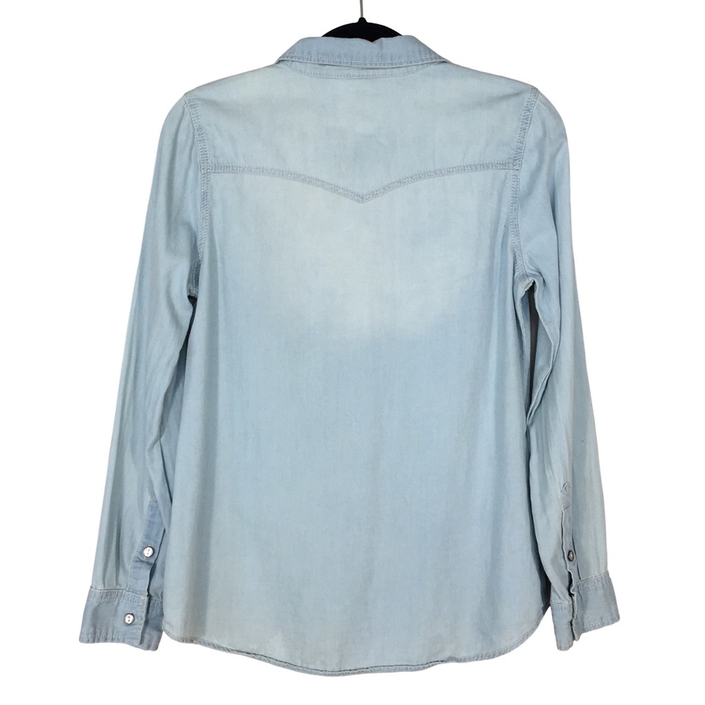 Rue 21 Light Wash Chambray Button Down Shirt, Medium (Juniors) - Picture 5 of 10